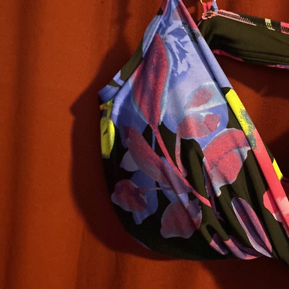 New Calvin Klein Bathing suit top. Size XL - Picture 3 of 8